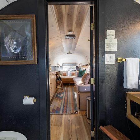 Nogal Silver Bullet Airstream, El Mistico Glamping Ranch מראה חיצוני תמונה