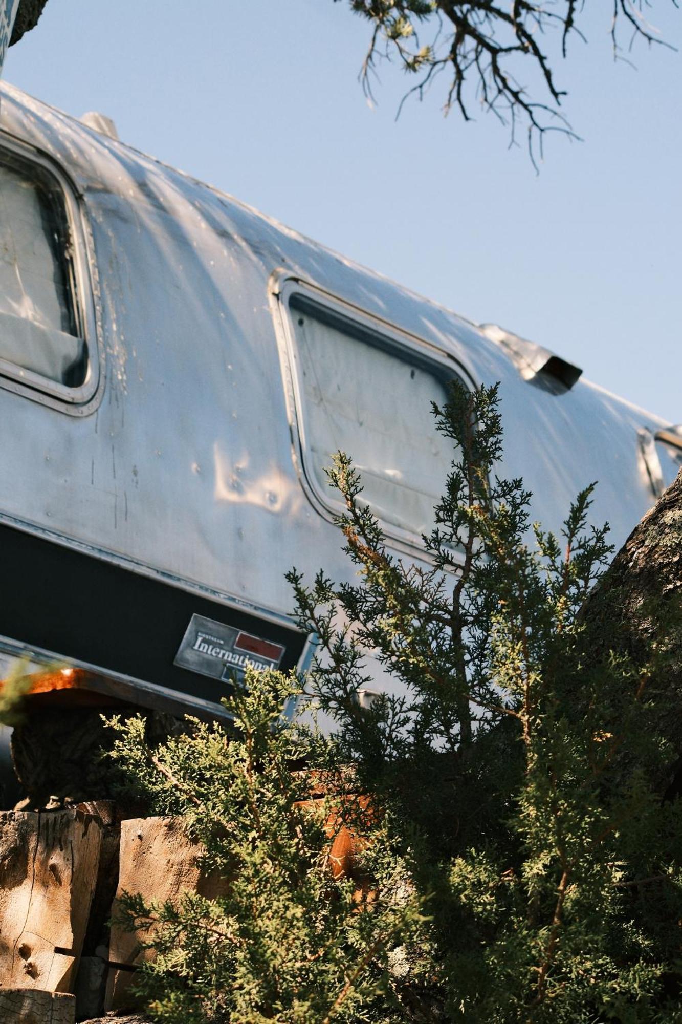 Nogal Silver Bullet Airstream, El Mistico Glamping Ranch מראה חיצוני תמונה