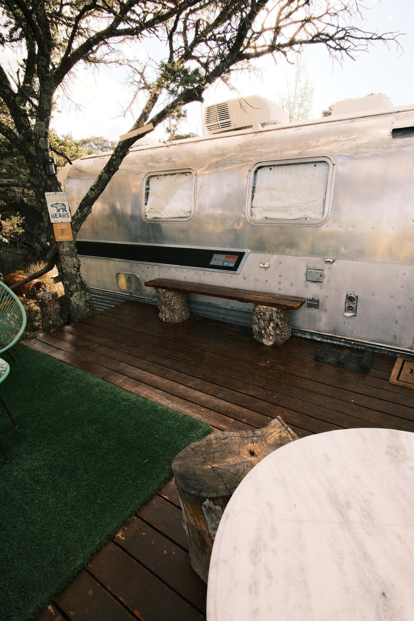 Nogal Silver Bullet Airstream, El Mistico Glamping Ranch מראה חיצוני תמונה