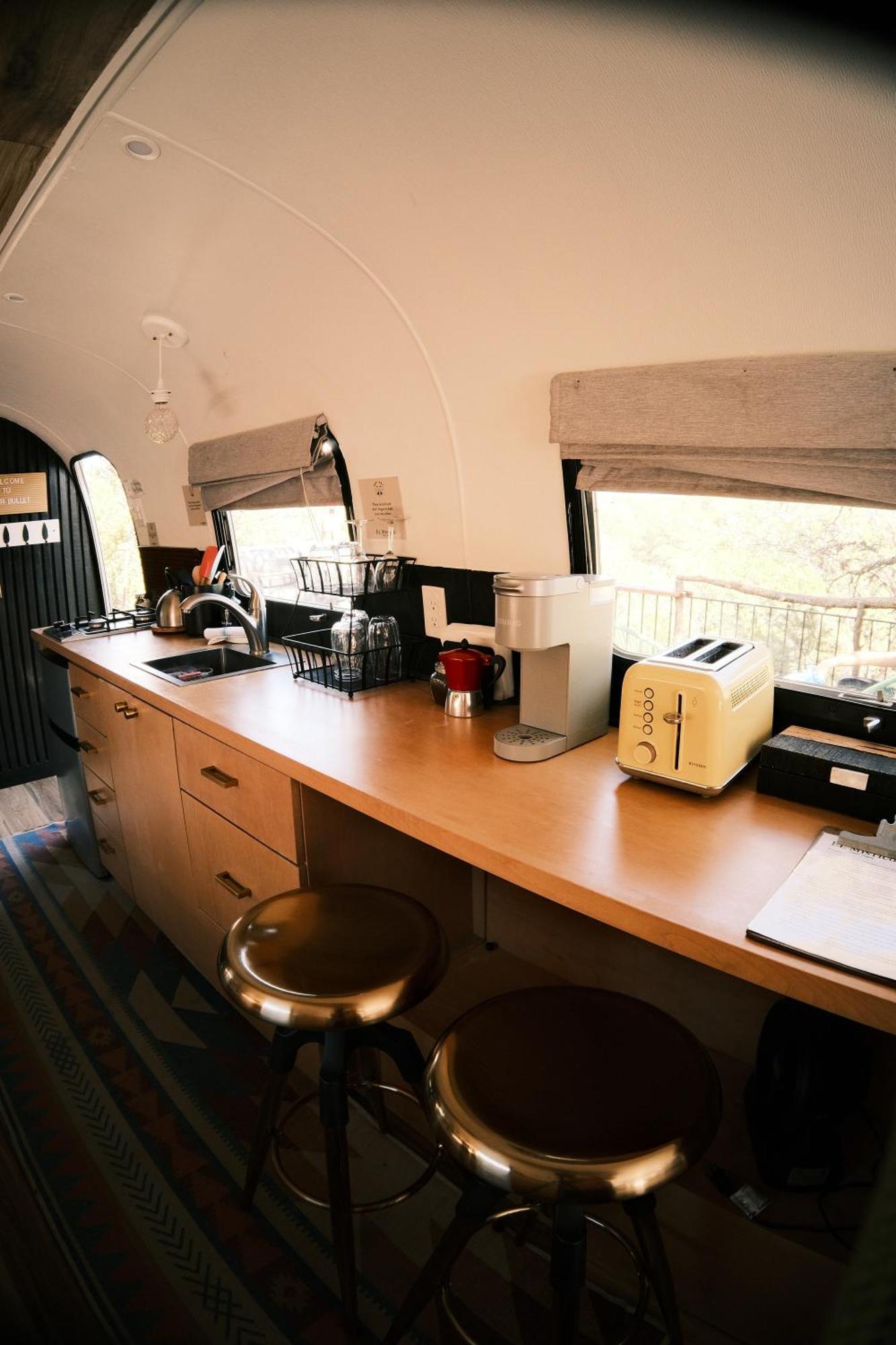 Nogal Silver Bullet Airstream, El Mistico Glamping Ranch מראה חיצוני תמונה