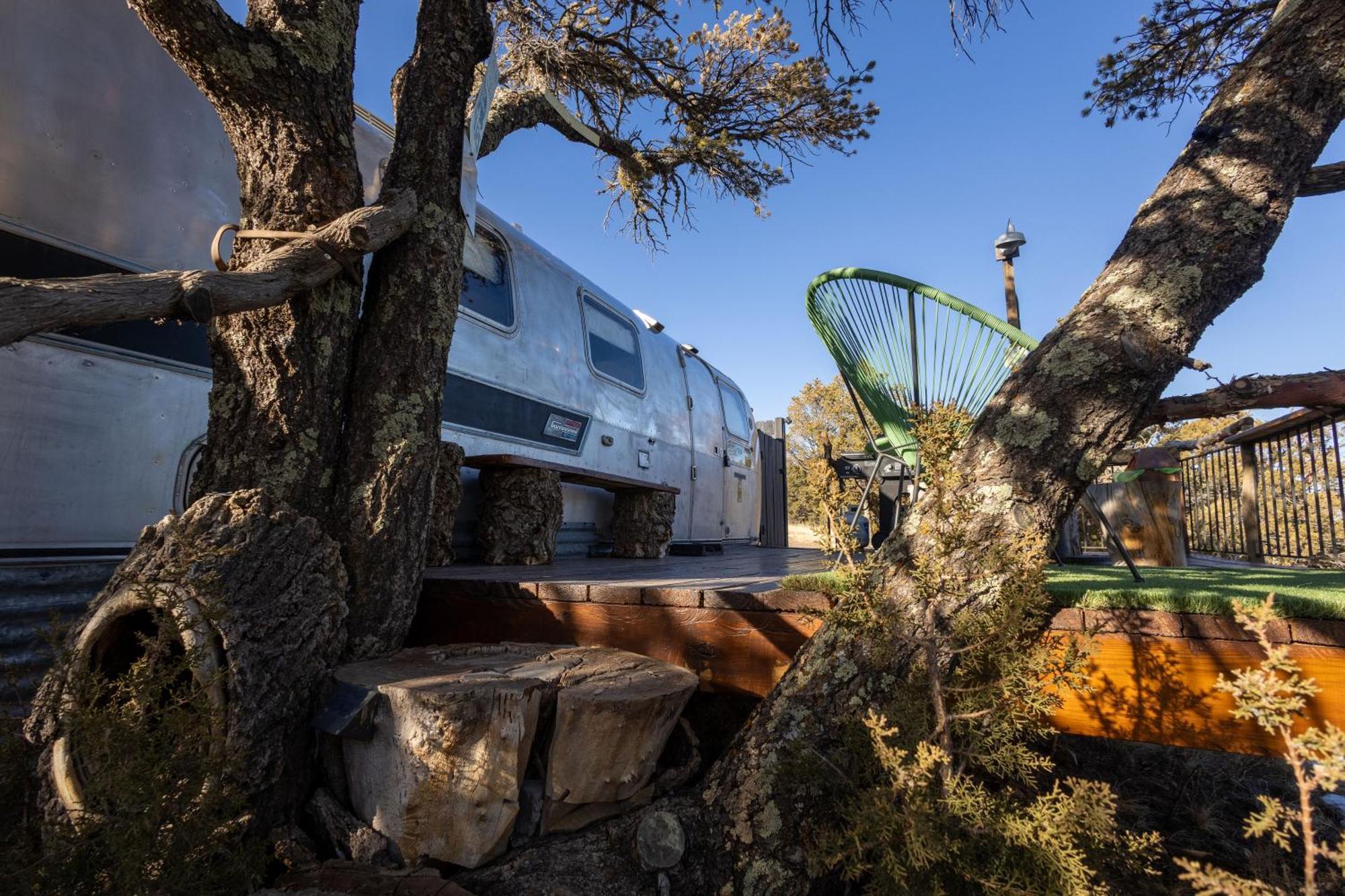 Nogal Silver Bullet Airstream, El Mistico Glamping Ranch מראה חיצוני תמונה