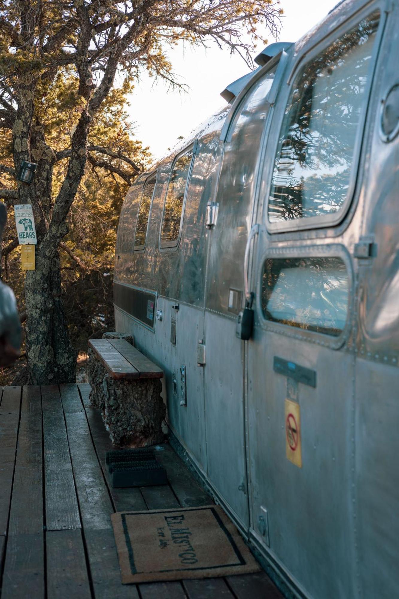 Nogal Silver Bullet Airstream, El Mistico Glamping Ranch מראה חיצוני תמונה